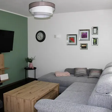 Nyaraló Leer, Haus Benefit *