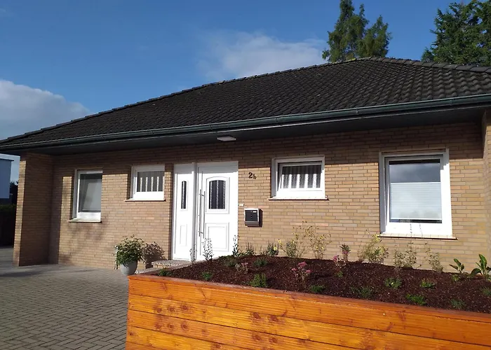 Leer, Haus Benefit *